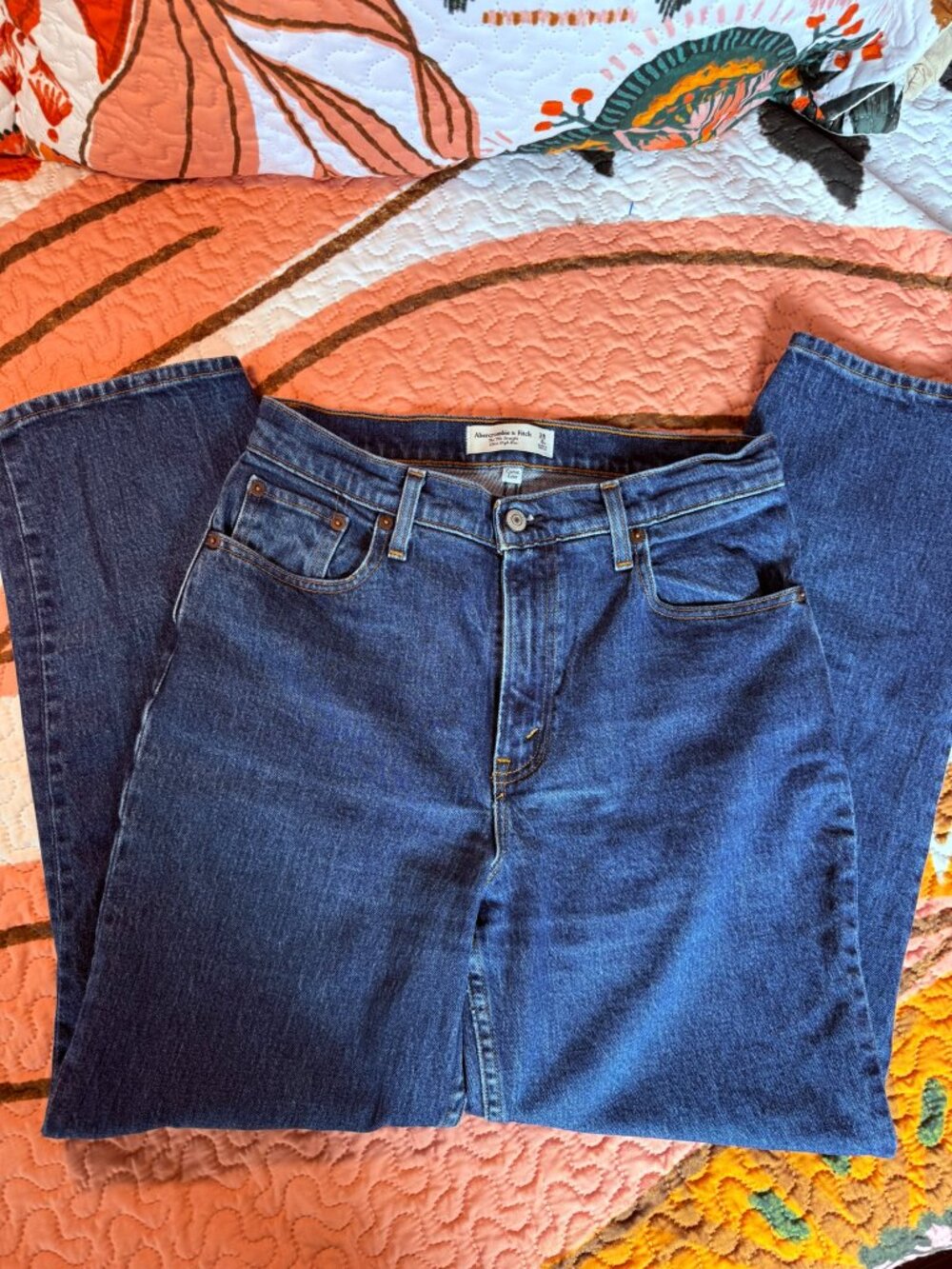 Abercrombie & Fitch Curve Love 90s Straight Ultra High Rise Jeans Size 28
